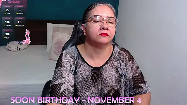 scaelettdubois online show from October 25, 11:33 pm