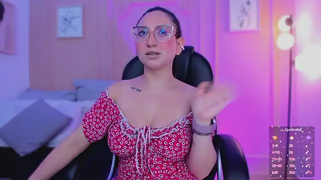 lucy neil online show from February 4, 7:44 am