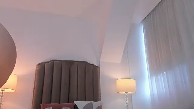 Emma Torres   online show from February 13, 12:29 pm