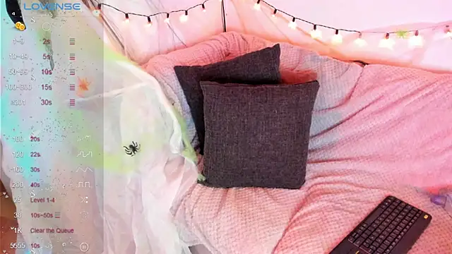 Snapshot of abigail_luna chatting on October 10, 5:23 am abigail luna online show from October 10, 5:23 am