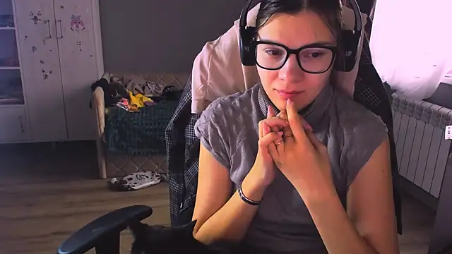 MollyLollipop online show from December 4, 4:26 am