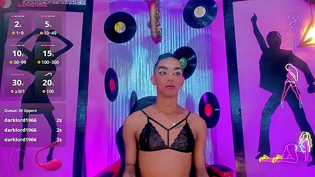 nickyminach  online show from November 8, 7:30 pm