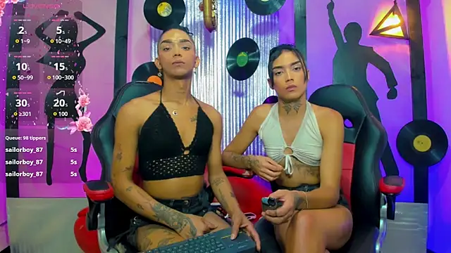 nickyminach  online show from December 14, 8:03 pm