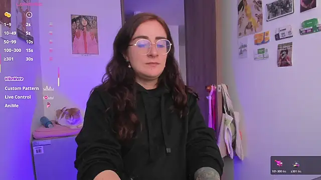 linda giggle online show from March 30, 8:30 pm