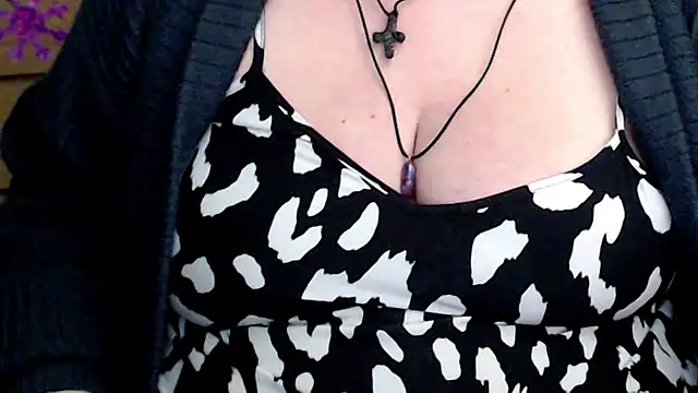 mayasmith online show from December 17, 8:46 pm