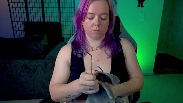 KiraSpitQueen online show from November 24, 4:47 am