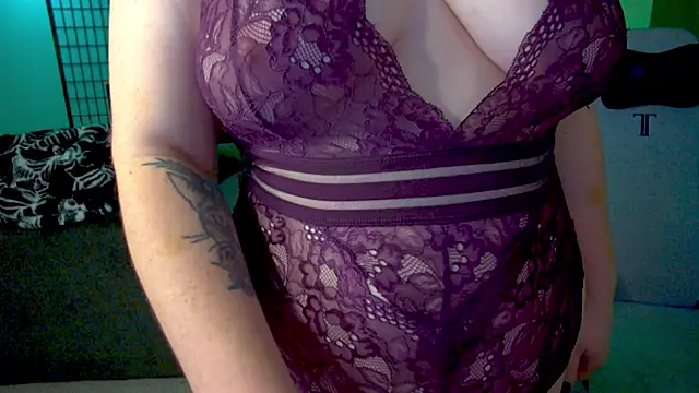 KiraSpitQueen online show from November 26, 4:46 am