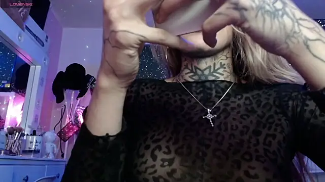 caroline cossei online show from November 12, 4:43 am