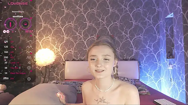 MiaMiaMeow online show from December 20, 1:26 pm