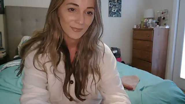 Heyitsmee33 online show from February 16, 6:30 pm