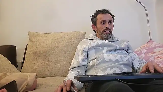 Snapshot of uk-bobbie-uk chatting on November 1, 6:39 am uk-bobbie-uk online show from November 1, 6:39 am