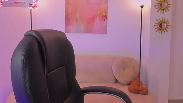 Snapshot of MariamRivera_ chatting on October 10, 3:11 am MariamRivera  online show from October 10, 3:11 am