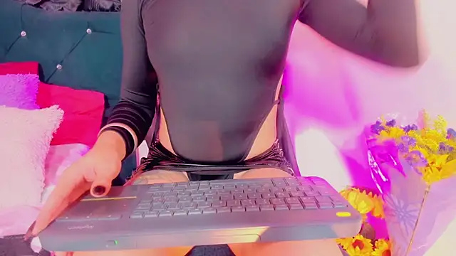 lesly xx online show from October 28, 3:34 am