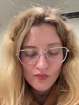 MileySummer online show from April 9, 10:31 am