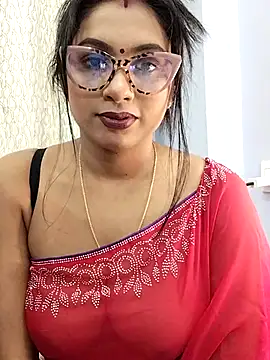 Queen Dolly online show from February 6, 6:00 pm