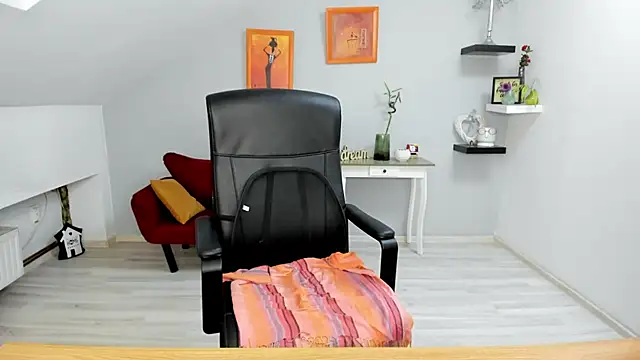 LollaGirl online show from September 18, 3:27 am