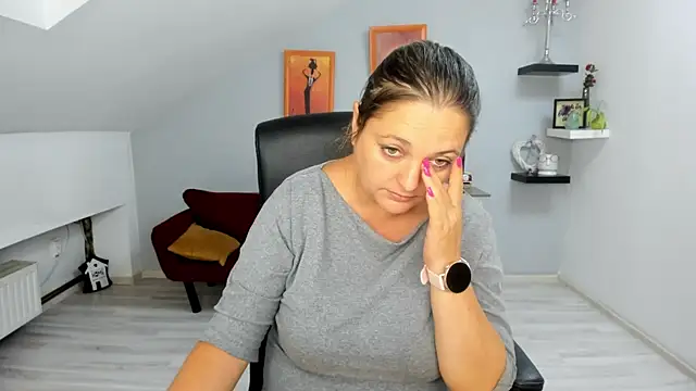 LollaGirl online show from September 9, 3:39 am