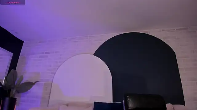 EveBensonX online show from March 25, 8:23 pm