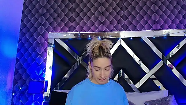 victoriaa lee  online show from March 30, 7:35 pm