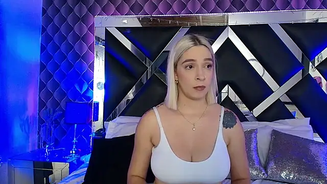 victoriaa lee  online show from March 3, 7:53 pm