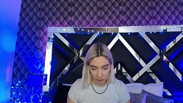 victoriaa lee  online show from March 21, 7:08 pm