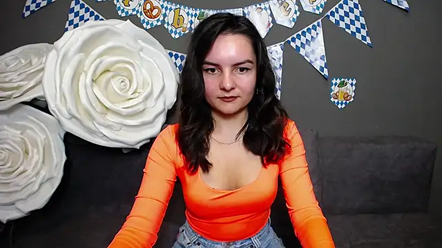 JasmineAsha online show from October 4, 6:45 pm