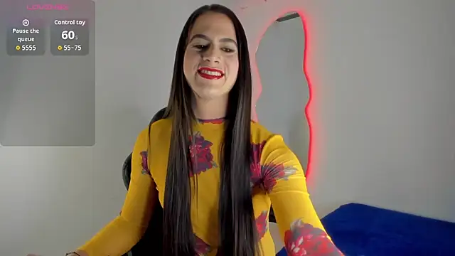 Snapshot of Naughtysofiaa chatting on September 19, 2:10 am Naughtysofiaa online show from September 19, 2:10 am