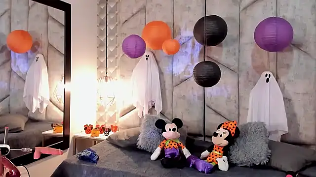 NiicolleMiller online show from October 30, 11:44 am