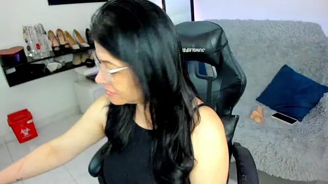 BellaFlaming online show from March 13, 11:11 am