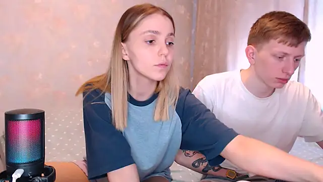 juliaanddima online show from April 1, 9:10 am