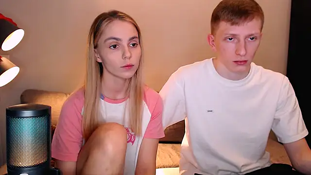 juliaanddima online show from November 5, 10:15 pm