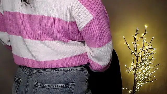 Emily Mo online show from November 18, 6:36 am