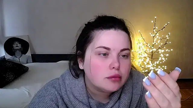 Emily Mo online show from April 1, 8:15 am