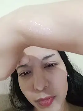 DianiQueenn online show from June 4, 4:17 am
