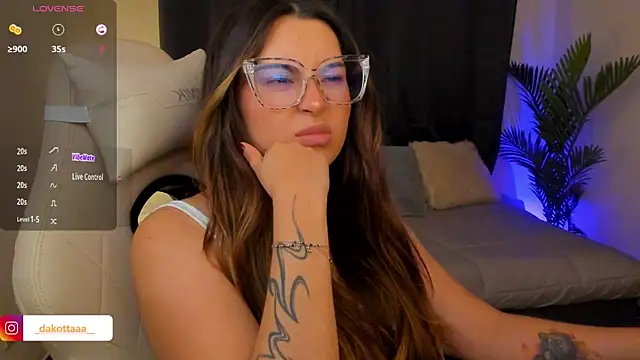 dakottaa  online show from January 18, 12:18 am