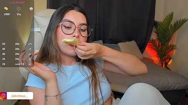 dakottaa  online show from April 21, 1:53 am