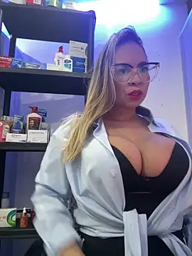 jademoomsm online show from April 11, 11:52 pm