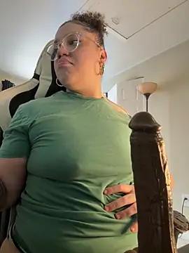 Snapshot of QueenNuttCollector chatting on October 14, 4:09 pm QueenNuttCollector online show from October 14, 4:09 pm