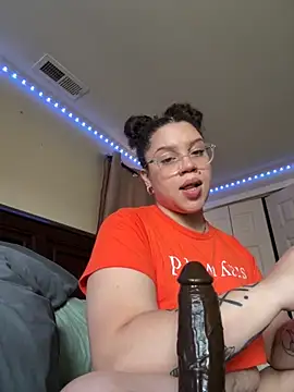 Snapshot of QueenNuttCollector chatting on October 28, 2:12 pm QueenNuttCollector online show from October 28, 2:12 pm