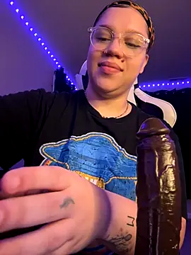 Snapshot of QueenNuttCollector chatting on October 19, 9:55 am QueenNuttCollector online show from October 19, 9:55 am