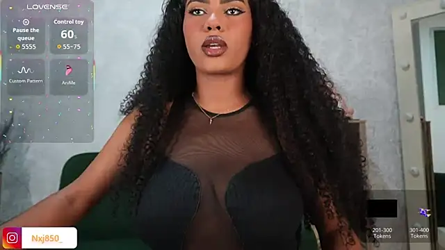 HOTBLACKANDWHITE2 online show from March 14, 3:51 am