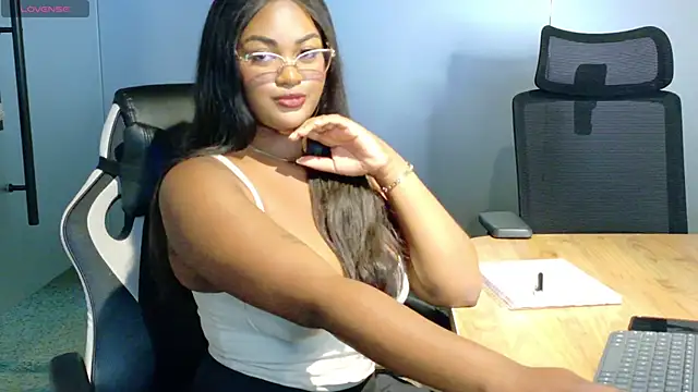 Snapshot of Noa_Adams chatting on October 15, 4:04 am Noa Adams online show from October 15, 4:04 am
