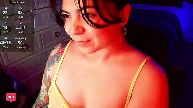 kimmiakiss22 online show from January 17, 1:35 am