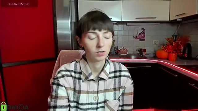 TayanaJons online show from December 2, 8:05 am