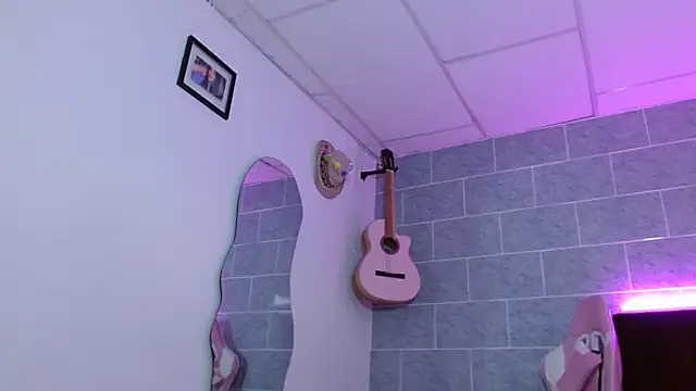 Dakota bumm online show from April 6, 6:53 pm