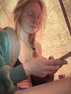 GoldenFlameGoddess online show from April 4, 3:22 pm