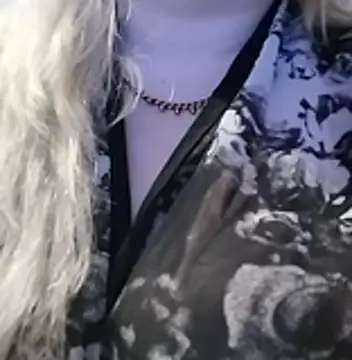 D Marinna online show from November 8, 6:57 pm