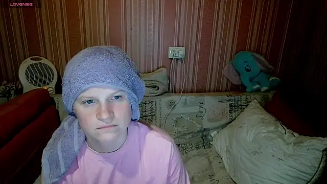 Kathlyn  Heath online show from April 14, 8:53 pm