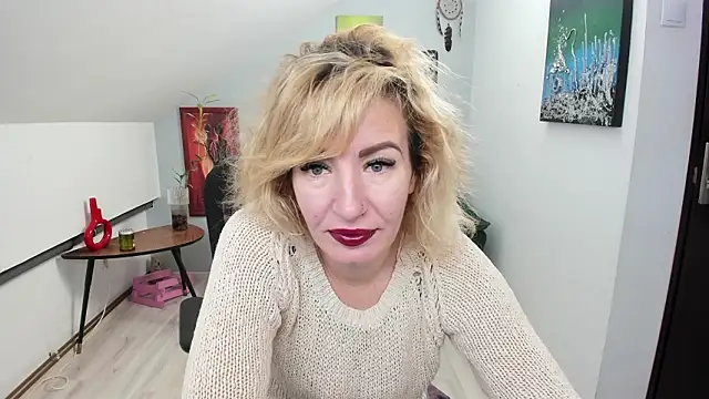 Cassandra Hotty online show from March 7, 4:19 am