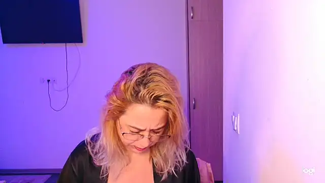 freyyamore1 online show from March 2, 7:37 am